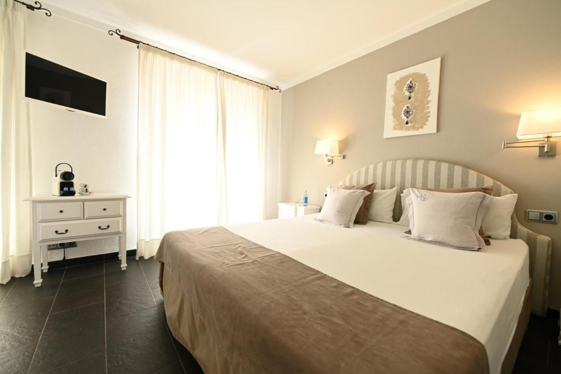 Stadthotel Santanyi Bagian luar foto
