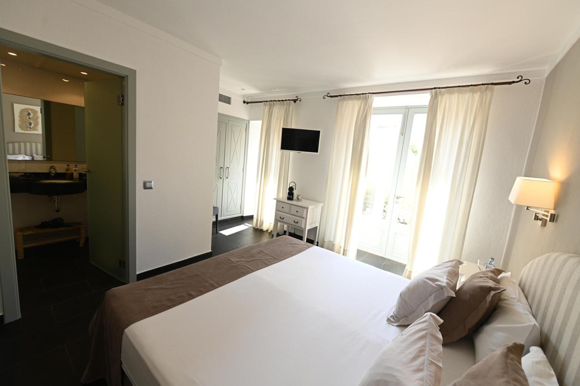 Stadthotel Santanyi Bagian luar foto