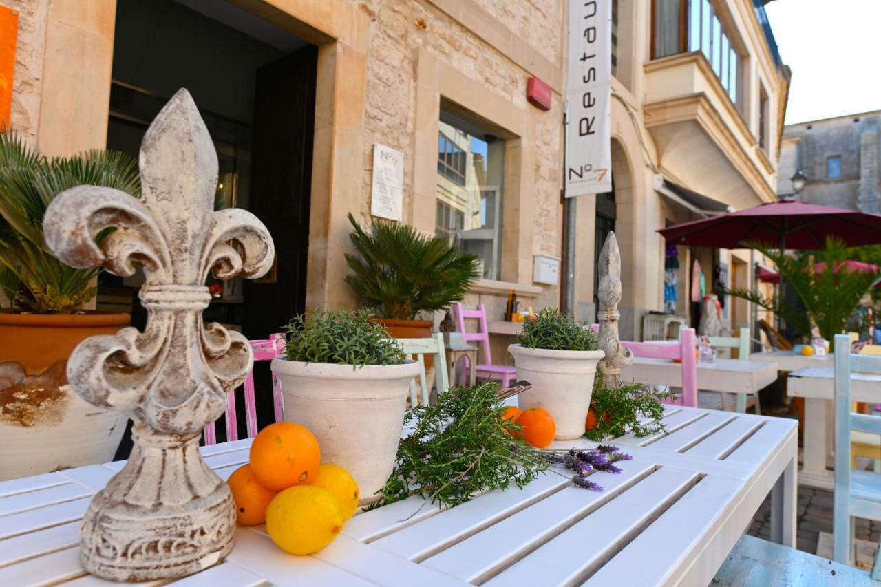 Stadthotel Santanyi Bagian luar foto